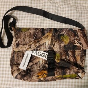 BAGGU Photo Forest Camo Messenger Bag